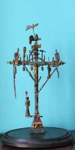 
Croix de marinier en bois polychrome

Ornée...