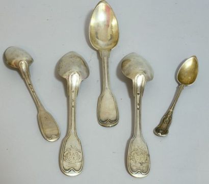 Suite de trois cuillères en argent modèle...