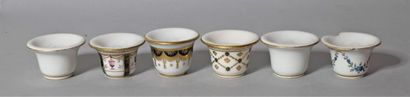Vienne 

Six pots ronds à fard en porcelaine...