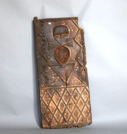 GABON 

Grande porte en bois à patine brune...