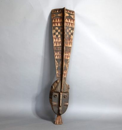 BURKINA FASO 

Grand masque en bois sculpté...