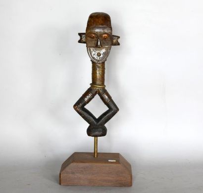 GABON 

Figure de reliquaire en bois recouvert...
