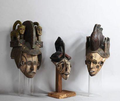 NIGERIA 

Trois masques en bois polychrome...