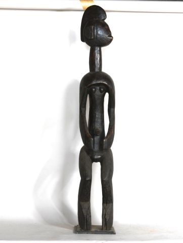 NIGERIA 

Statue en bois patine noire – Sur...