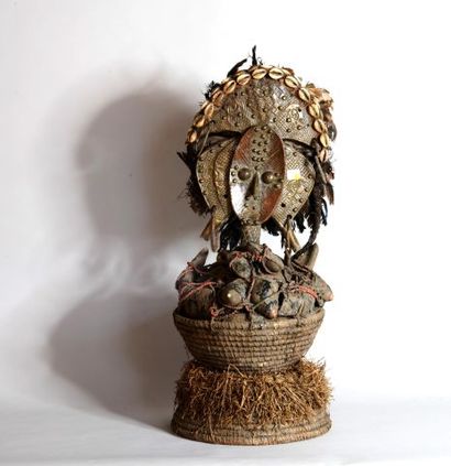 GABON 

Panier et figure reliquaire en bois...