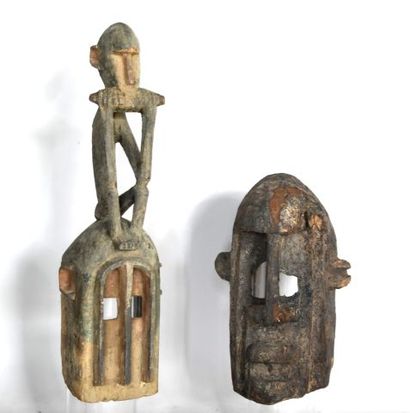 MALI 

Deux masques en bois à patine croûteuse

XXe,...