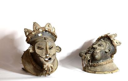 CAMEROUN 

Paire de masques en bronze et...