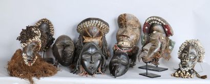 COTE D'IVOIRE 

Lot de dix masques en bois...