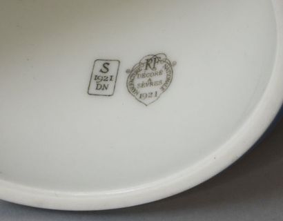 Manufacture Nationale de Sèvres. 

Vase cornet...