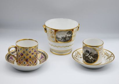 
PARIS. Tasse litron et sa sous-tasse en...