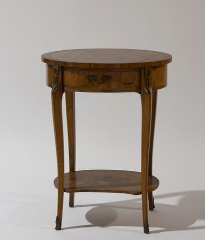 *Petite table de salon en bois de placage,...