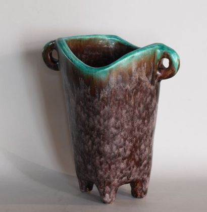 ACCOLAY. Vase de section losangique en céramique...