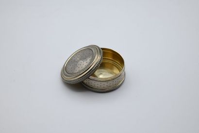 Round silver pill box, partially vermeiled,...