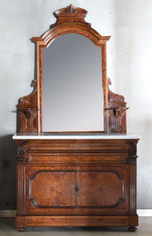 Commode à l'anglaise formant scriban, en...