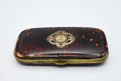 Etui à soufflet en écaille à décor en piqué...