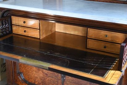Commode à l'anglaise formant scriban, en...