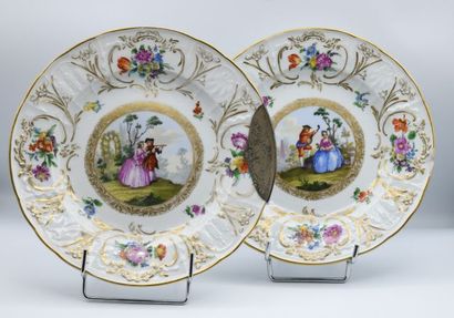 MEISSEN. 

Paire d'assiettes en porcelaine...