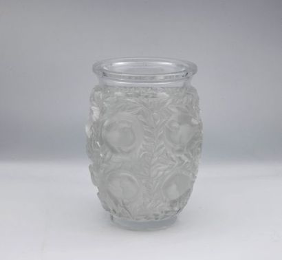 LALIQUE France. Vase 