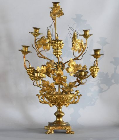 Chandelier en bronze et métal doré à sept...