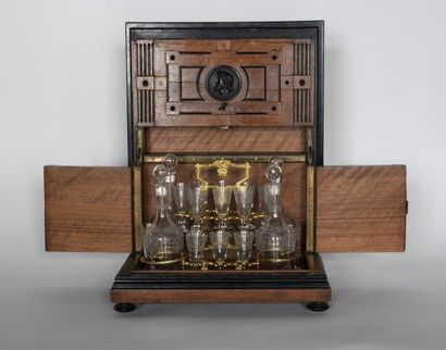 Cave à liqueur de style néo renaissance en...