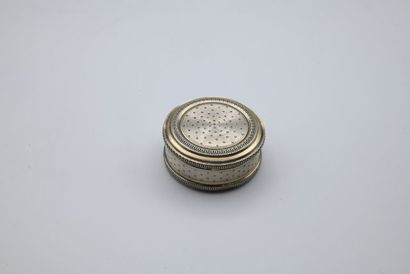 Round silver pill box, partially vermeiled,...