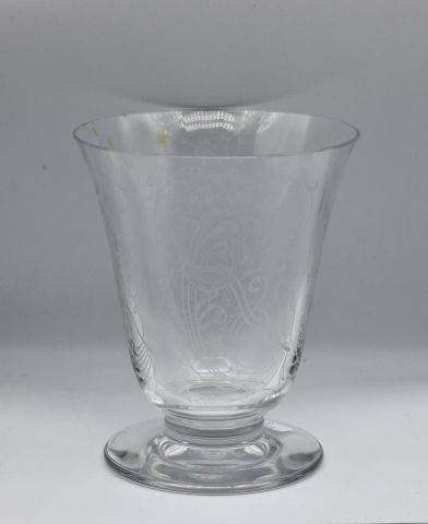 BACCARAT.

Horned vase with engraved decoration...