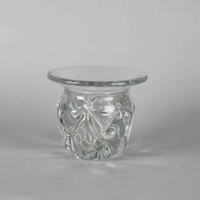 SAINT-LOUIS, France. 

Vase en cristal moulé...