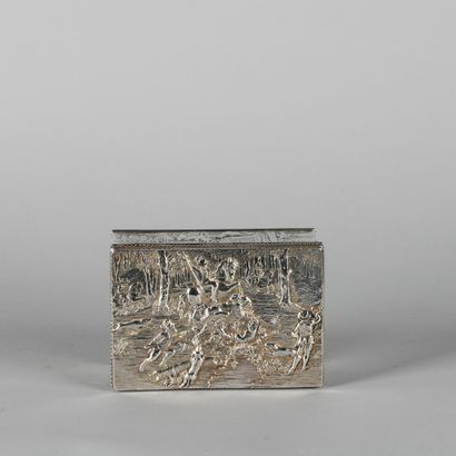 Boîte en argent repoussé 800 ‰ à décor cynégétique....