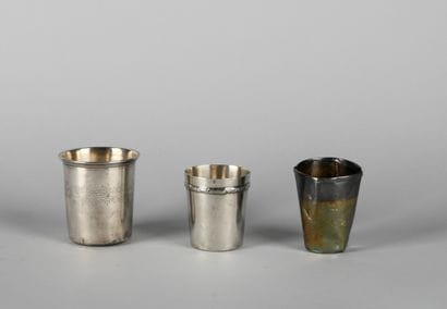 Deux timbales en argent 925 ‰ : 

- l'une...