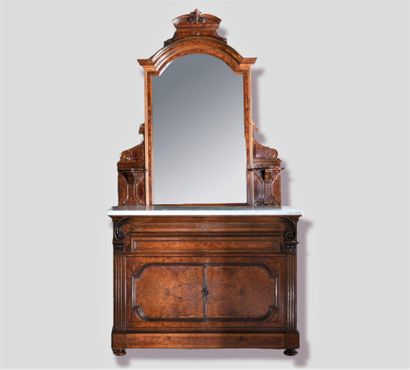 Commode à l'anglaise formant scriban, en...