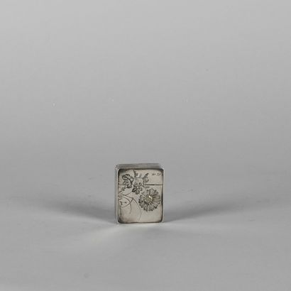 Petite boîte en argent 800 ‰ à décor d'un...