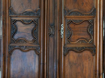 Belle armoire lyonnaise de type lingère en...