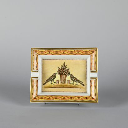 HERMES. Vide-poche en porcelaine à décor...