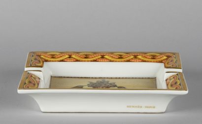 HERMES. Vide-poche en porcelaine à décor...