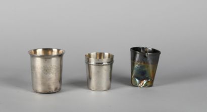 Deux timbales en argent 925 ‰ : 

- l'une...