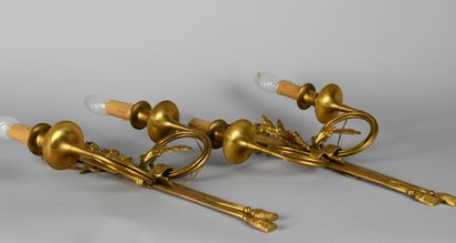 Paire d'appliques en bronze doré à deux bras...