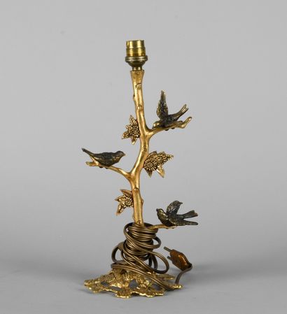Pied de lampe en bronze doré à décors d'oiseau...