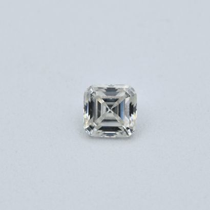 Moissanite on paper, asscher size of 1,57...