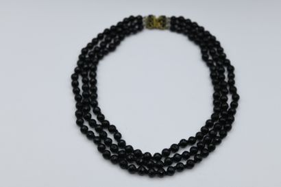Necklace with 3 rows of jet

Very good condition

Metal...