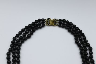 Necklace with 3 rows of jet

Very good condition

Metal...