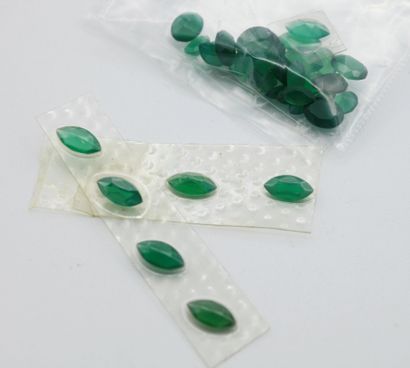 Lot of green chrysoprases of oval, marquise...