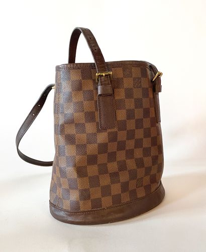 LOUIS VUITTON. Bucket bag in checkerboard...