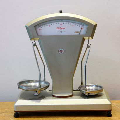 Precision scale with two plates of the Fulgor...