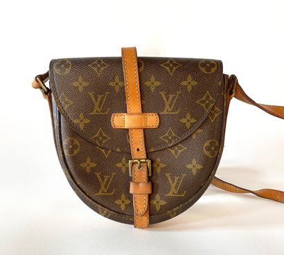 LOUIS VUITTON. Chantilly bag in Monogram...