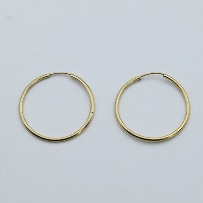 Yellow gold creole 375‰

Diameter : 25 mm

Gross...