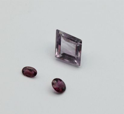 Lot composed of an amethyst of diamond shape...