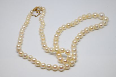 Yellow gold 750‰ drop cultured pearl necklace,...