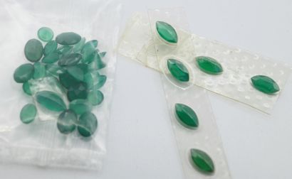 Lot of green chrysoprases of oval, marquise...