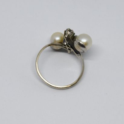White gold 750‰ ring, set with two cultured...