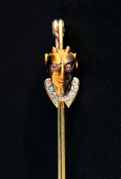 Yellow gold 750‰ brooch adorned with a cut...